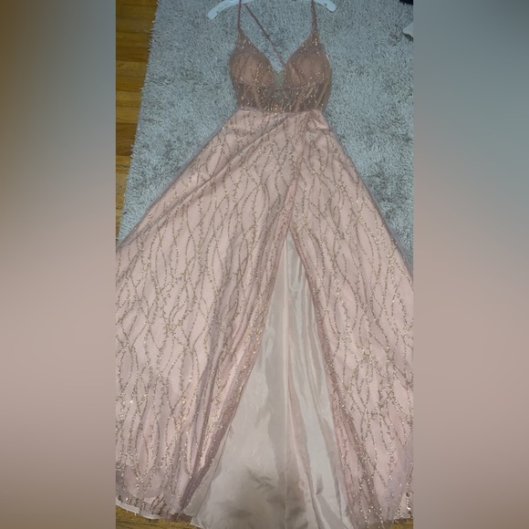Dresses & Skirts - Ligh pink bodice a line dress with high slit size 8 perfect condition